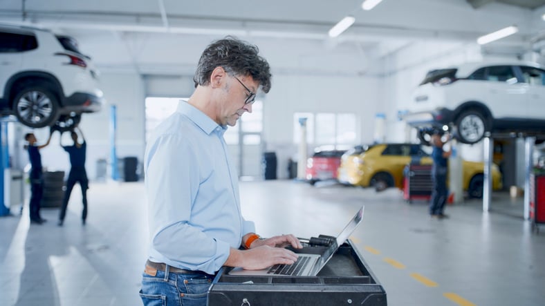 EHS-Man-at-computer