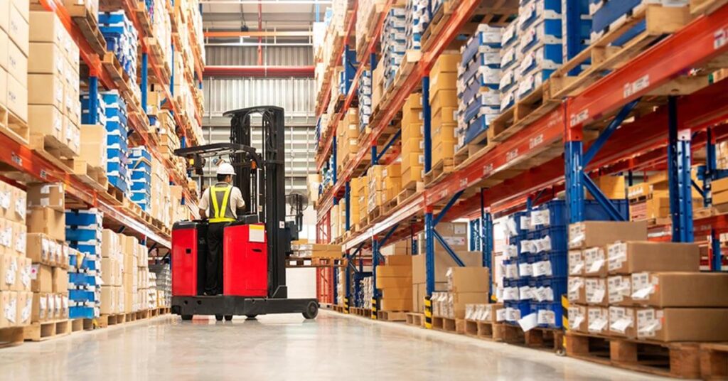 worker using a forklift (1)