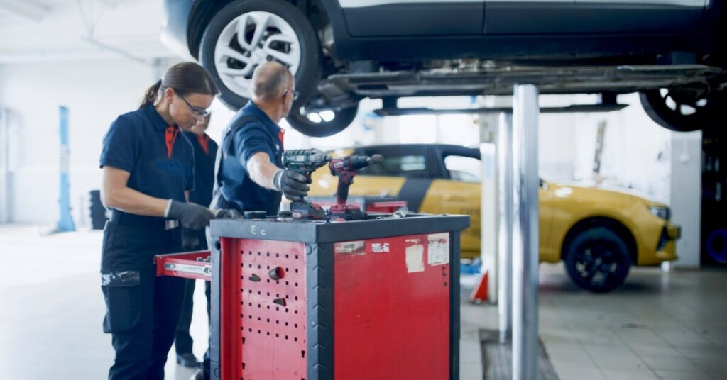 mechanics-at-toolbox - KPA safety